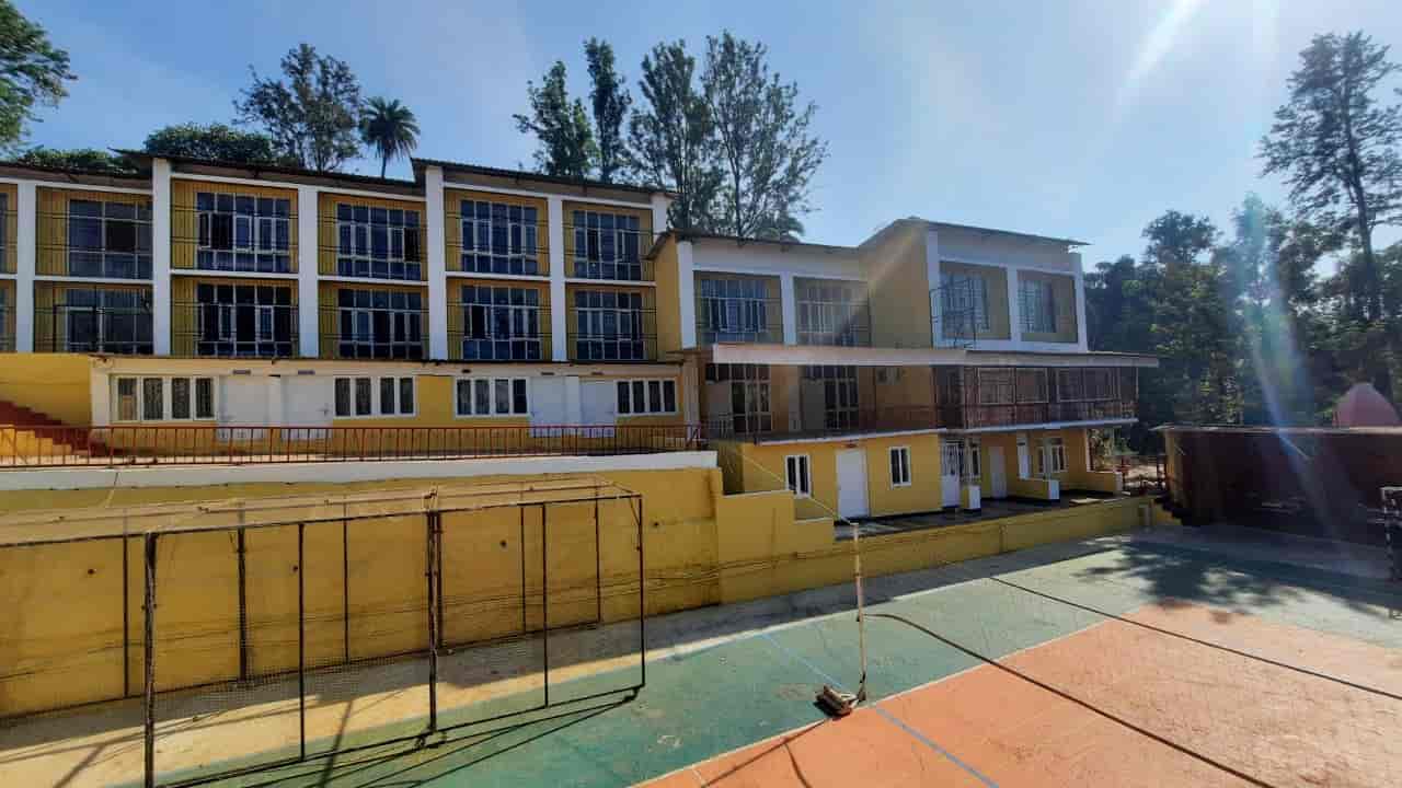 Pinewoods International High School campus